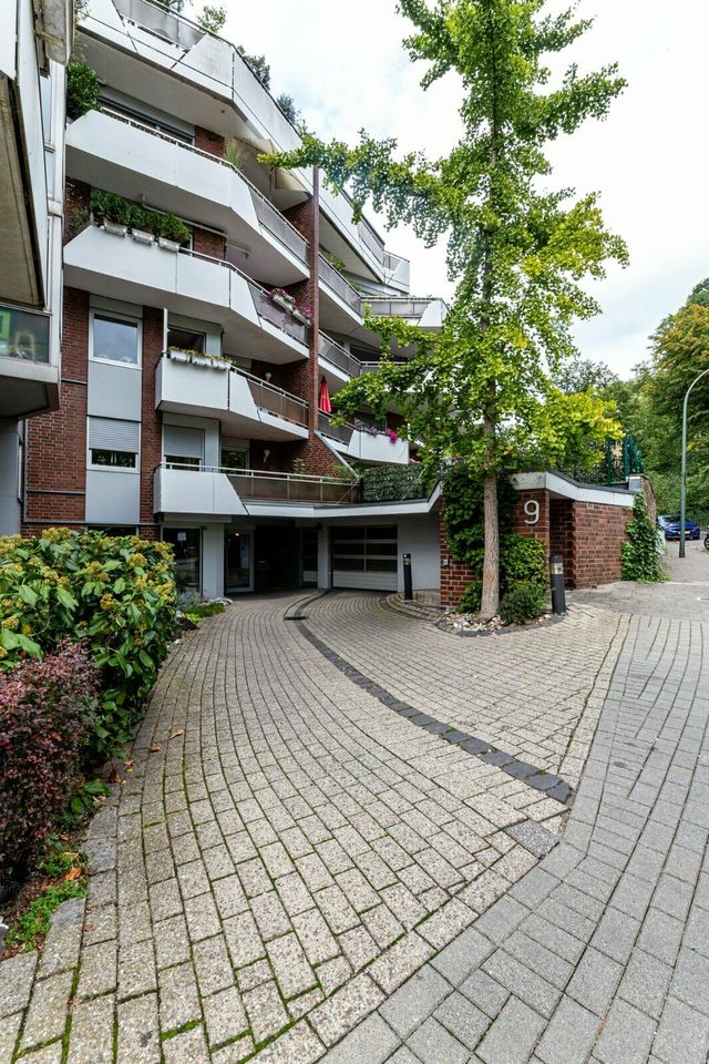 Gehobene 3-Zimmer-Wohnung mit Balkon, EBK, Garage uvm. in Düsseldorf