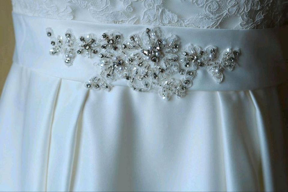 Brautkleid Hochzeitskleid A-Linie mit Schleppe, Gr. 36, Ivory in Waldbrunn