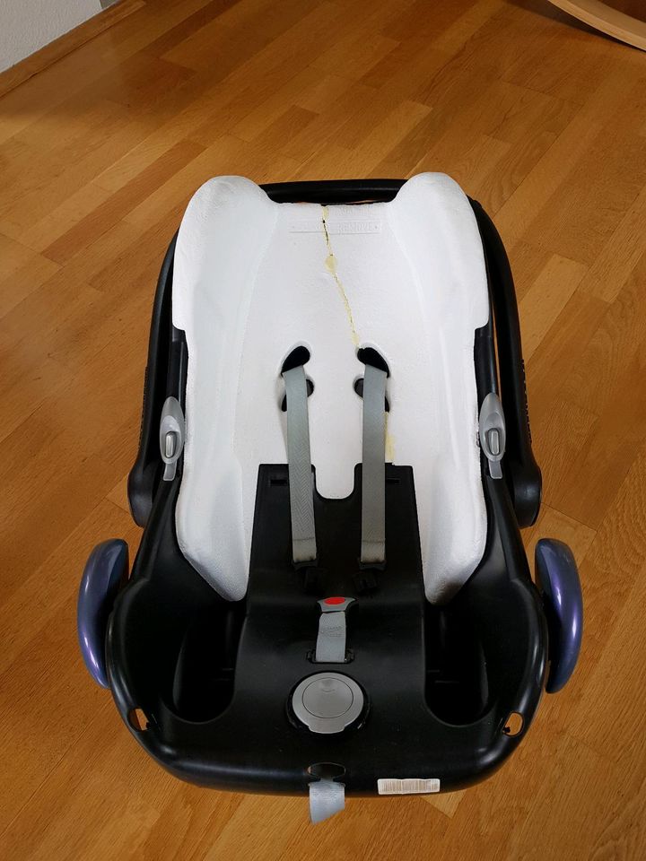 Babyschale Autositz Maxi Cosi Cabriofix braun beige in Hartenstein