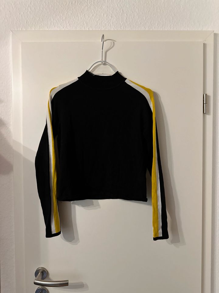 H&M Divided Turtleneck-Pullover Sweatshirt Größe S in Nieder-Hilbersheim