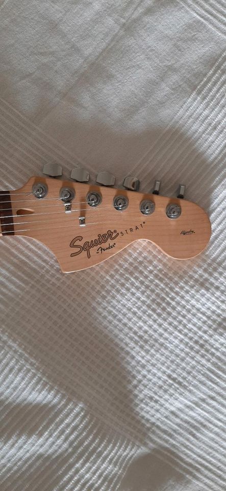 E-Gitarre Fender squier stratocaster in Backnang
