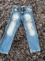 Coole Kinder Jeans mit Löcher in blau 104 110 4 5 Jahren Sachsen - Radebeul Vorschau