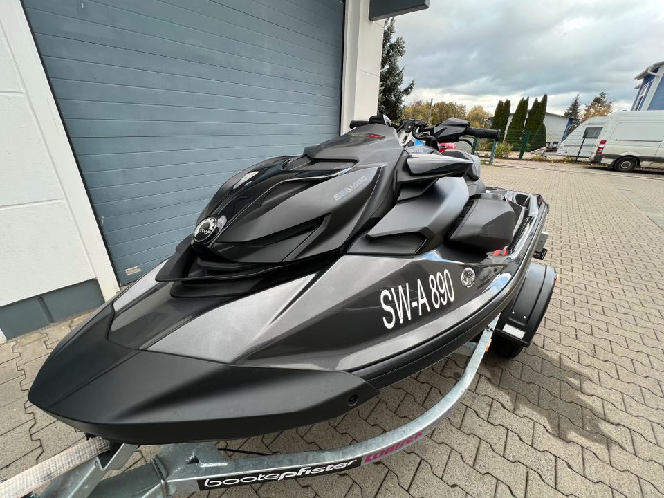 Seadoo RXP-X-RS 300 AUDIO Model 2022 Triple Black neu in Frankfurt am Main