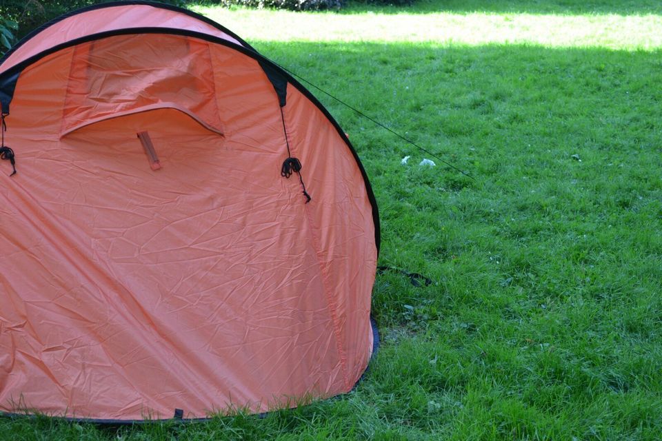 Wurfzelt Sekundenzelt 3 Prs. Outdoor Campingzelte Zelte Orange in Essen