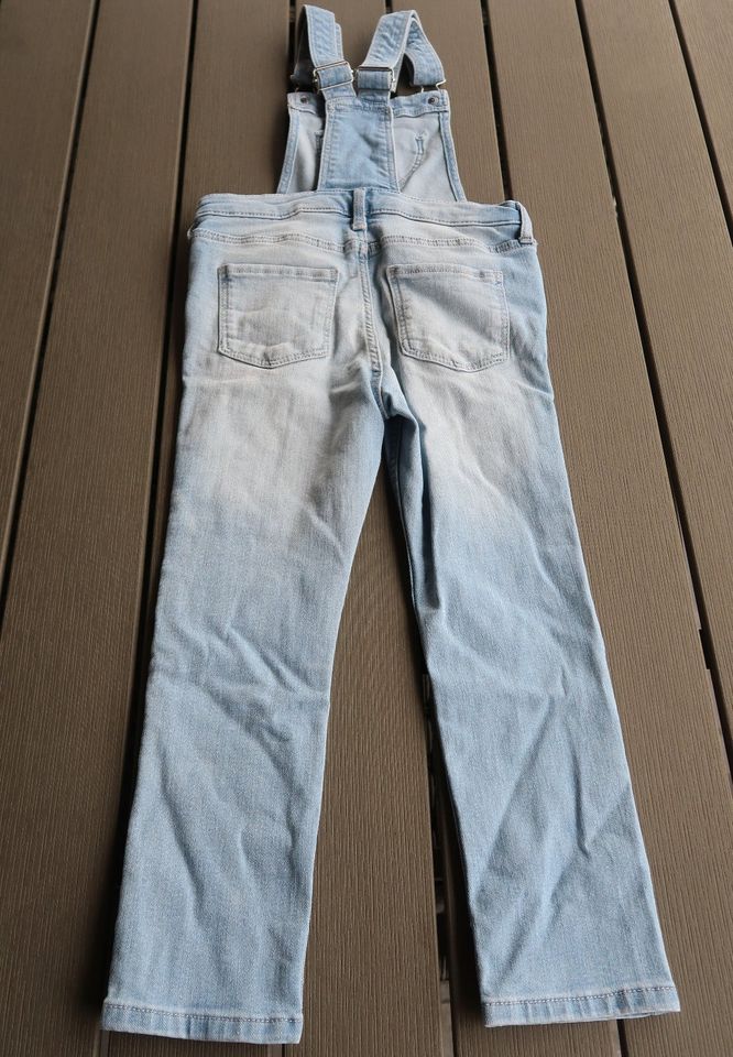 H&M Jeans Latzhose mit Katzenmotiv in Gr. 110 hellblau in Bad Pyrmont