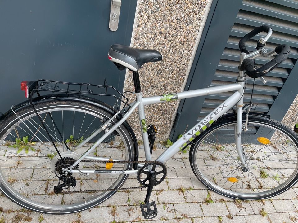 Herren Fahrrad 28 Zoll in guten Zustand in Frankfurt am Main