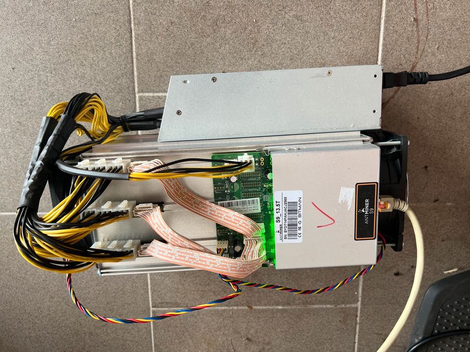 Bitmain Antminer S9 13,5T Hash BTC in Wört