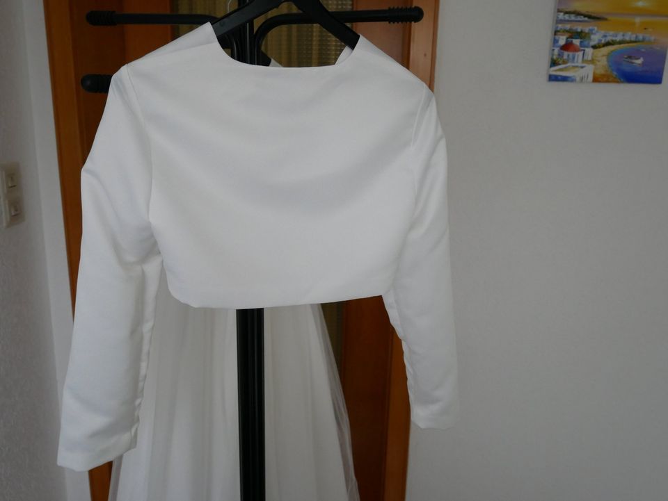 Festliches Kleid, Kommunionkleid + Bolero + allem Zubehör Gr. 146 in Frankfurt am Main