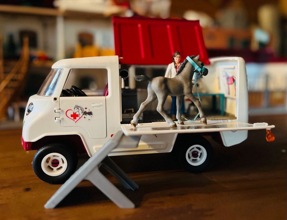 Schleich Tierarzt Auto in Essen-Fulerum