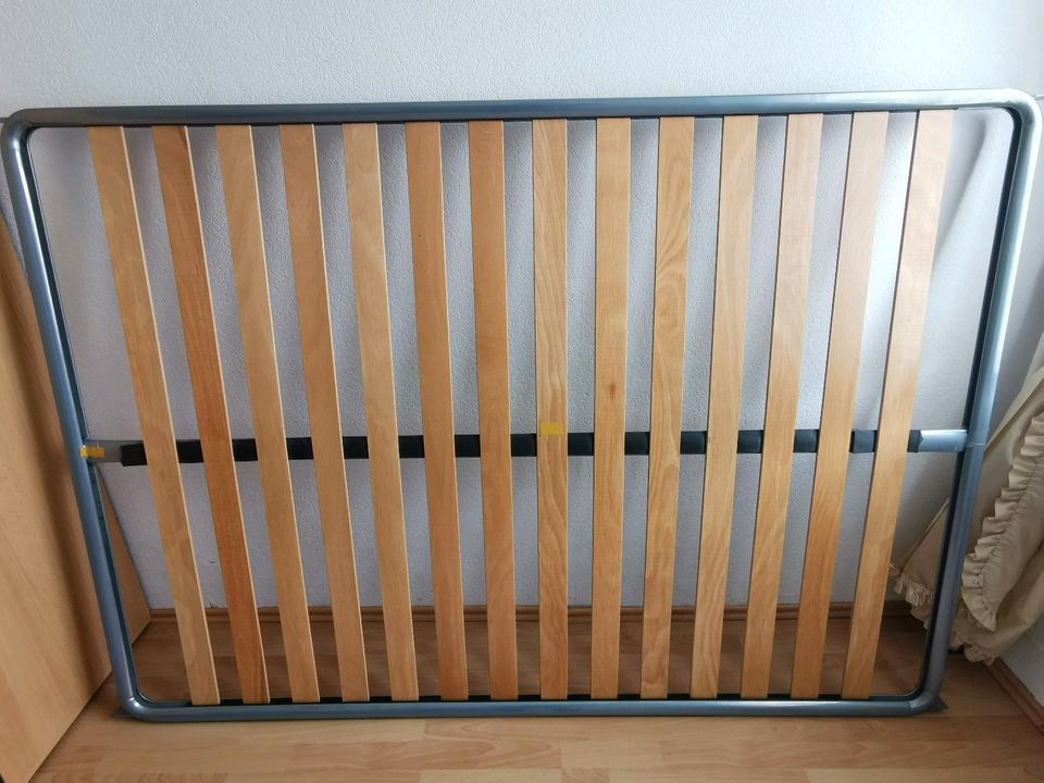 Bett Doppelbett 140x200 cm mit Lattenrost sehr stabil in Hamburg