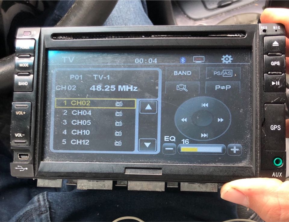 Autoradio mit Touchscreeu in Brachbach