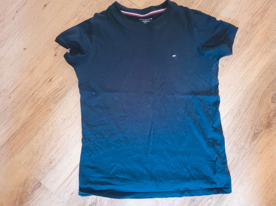 tommy hilfiger  Shirt Basic, Gr. 152/164, Unisex dunkelblau, sehr in Kassel