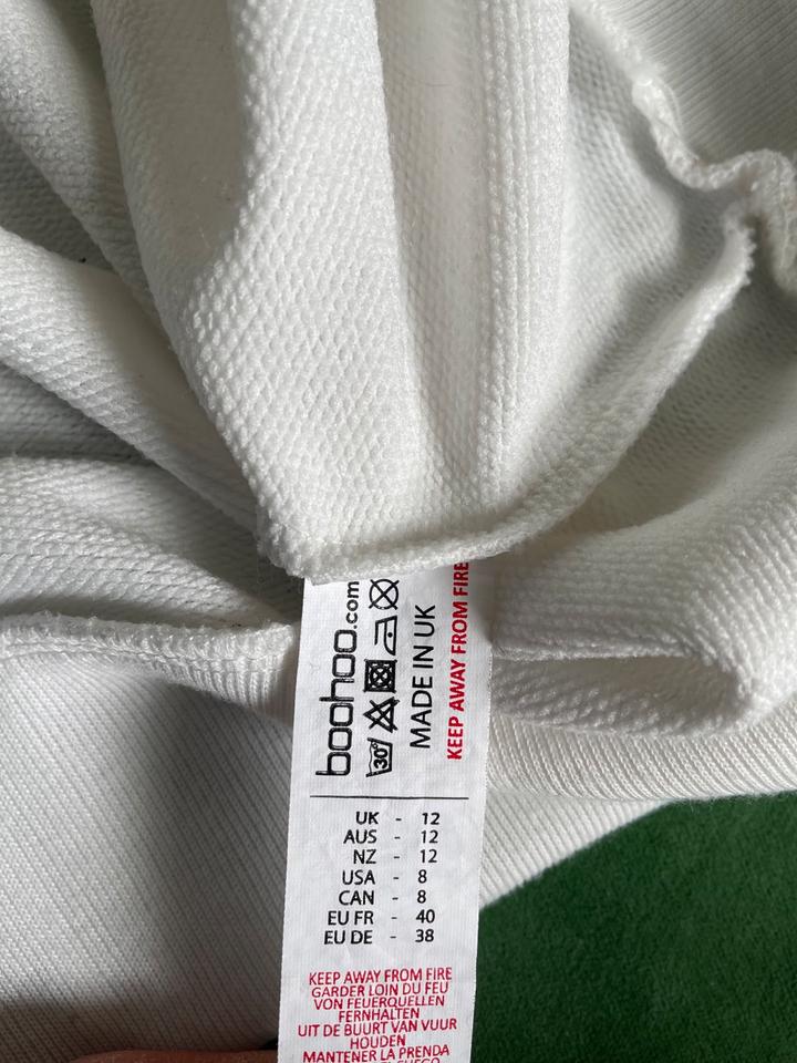 Sweatshirt Pullover Shirt BOOHOO Größe 38 weiß neuwertig in Frankenberg (Eder)