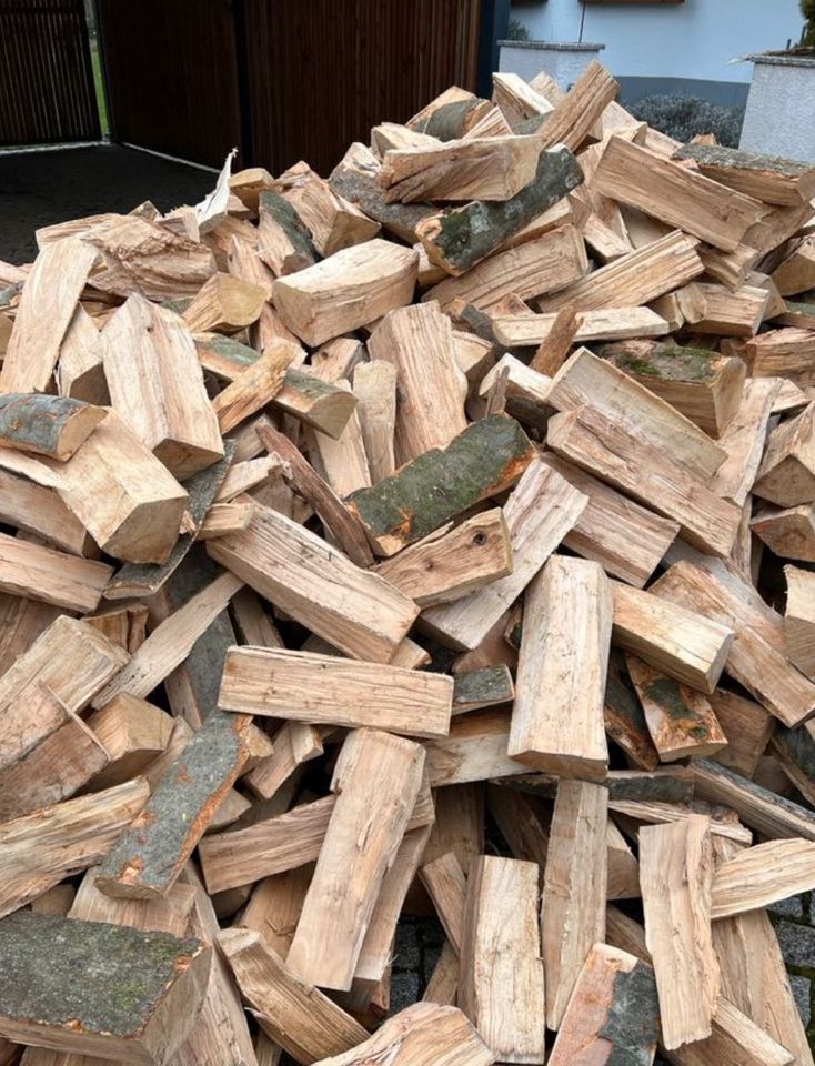 Brennholz Holz Kamin in Tüten verpackt in Köln Vogelsang