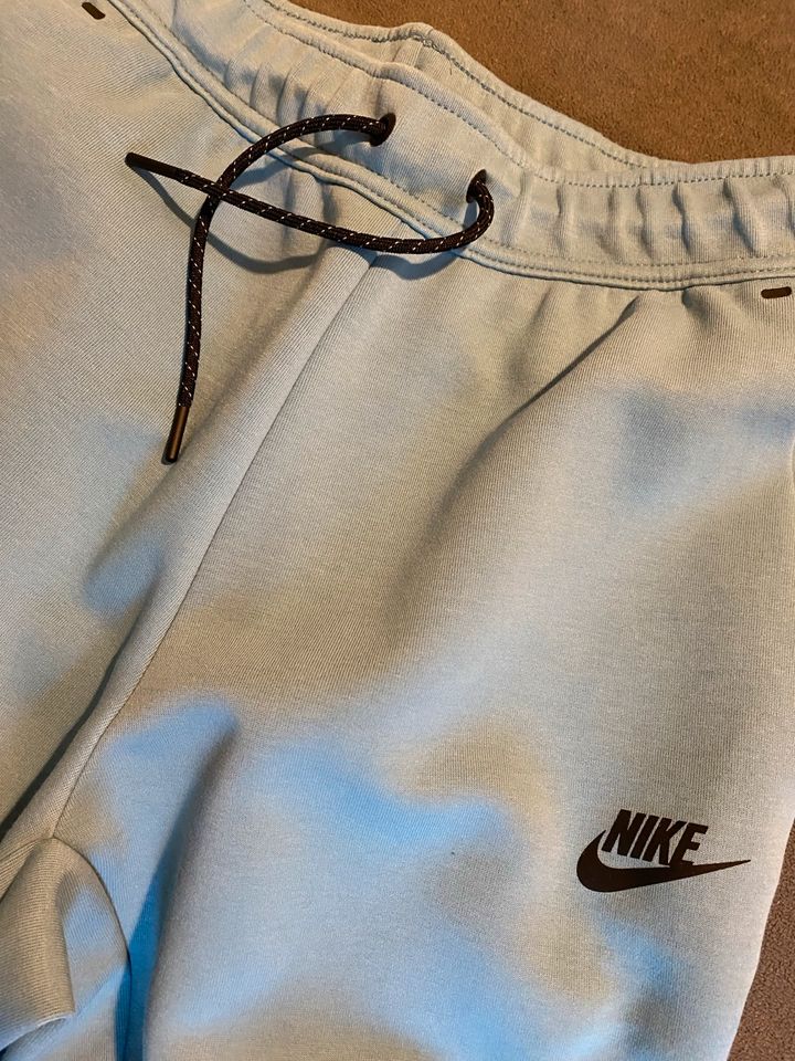 Original NIKE Tech Fleece Jogginghose Jogger hellblau S *TOP* in Berlin