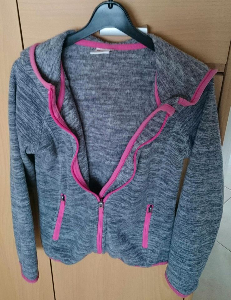 Kuscheljacke Fleece Jacke Strickjacke Gr. 128 Pocopiano in Ellerau 