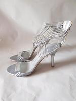 Absatzschuhe silbergrau mit dehnbarer Riemchen Gr. 39 Burglesum - Lesum Vorschau