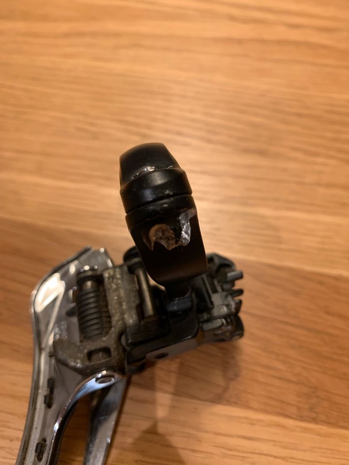 Shimano 105 Unwerfer / shifting / Front derailleur in Stuttgart