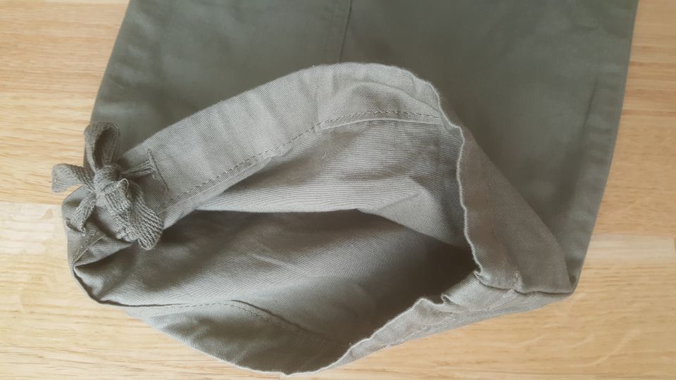 Herren Cargo Freizeit Hose khaki Pull & Bear Gr. M NEU in Fürstenzell