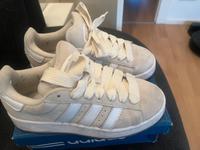 Adidas, Neupreis 129 € zweimal getragen nur Nordrhein-Westfalen - Hilden Vorschau
