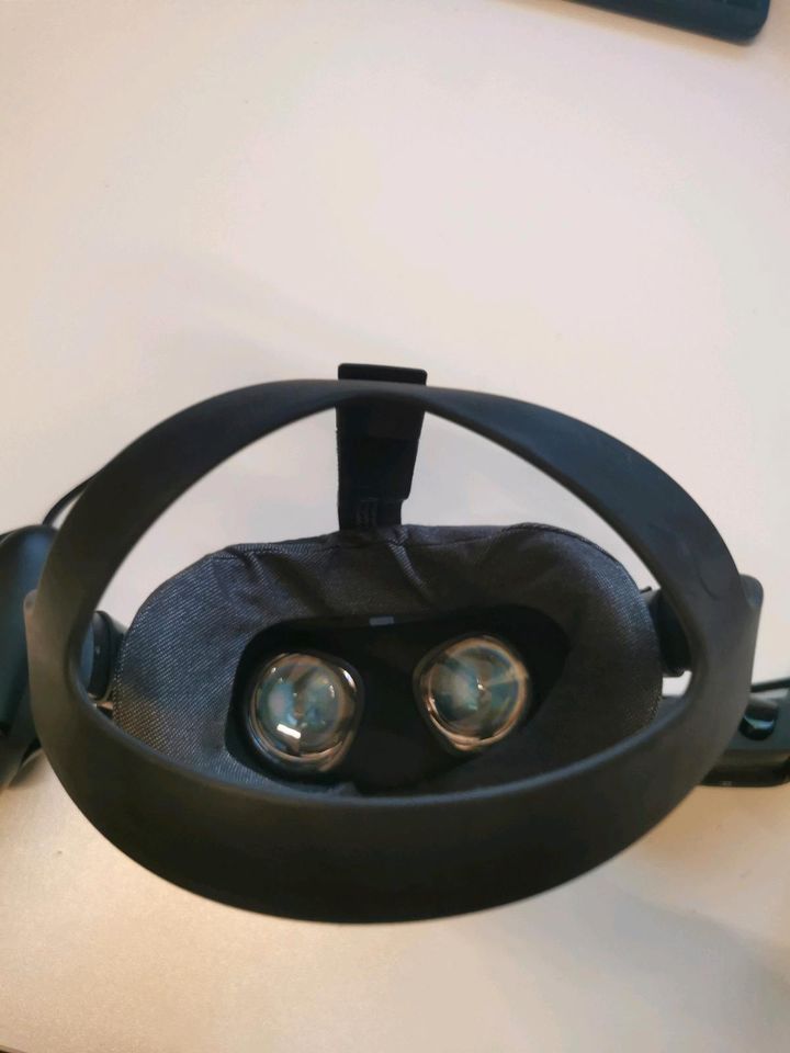 Meta / Oculus Quest 1 inkl. 2 Controllern und OVP in Ilsfeld