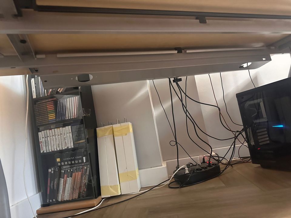 Bürotisch Schreibtisch PC Tisch hochwertig in Köln