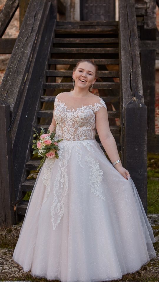 Brautkleider-Hochzeitskleider bis 500€ alle neu in Kirchseeon