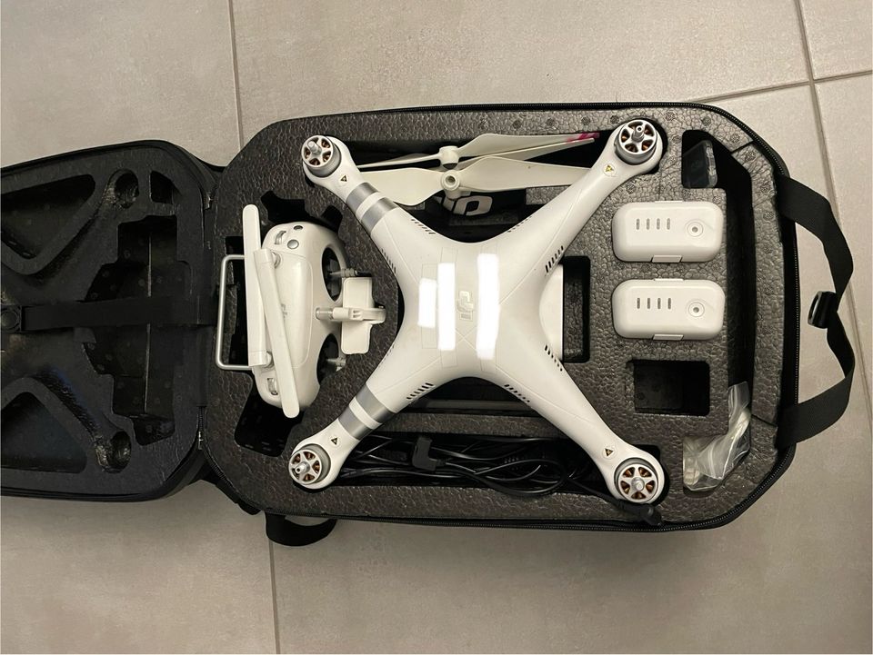 DJI Phantom Advanced  mit 2 Akkus und Rucksack in Bad Lippspringe