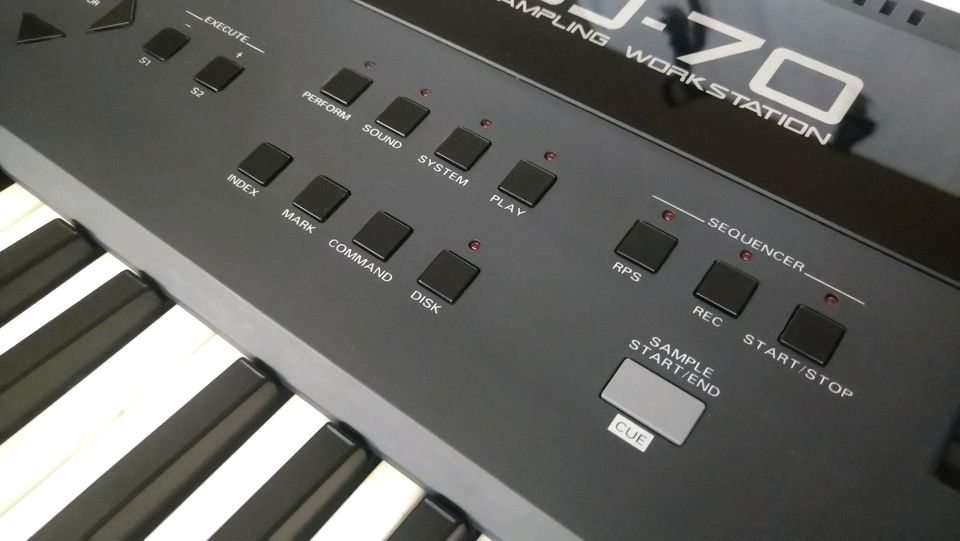 ROLAND DJ-70 Sampler / Sampelplayer / Midi in Eschau