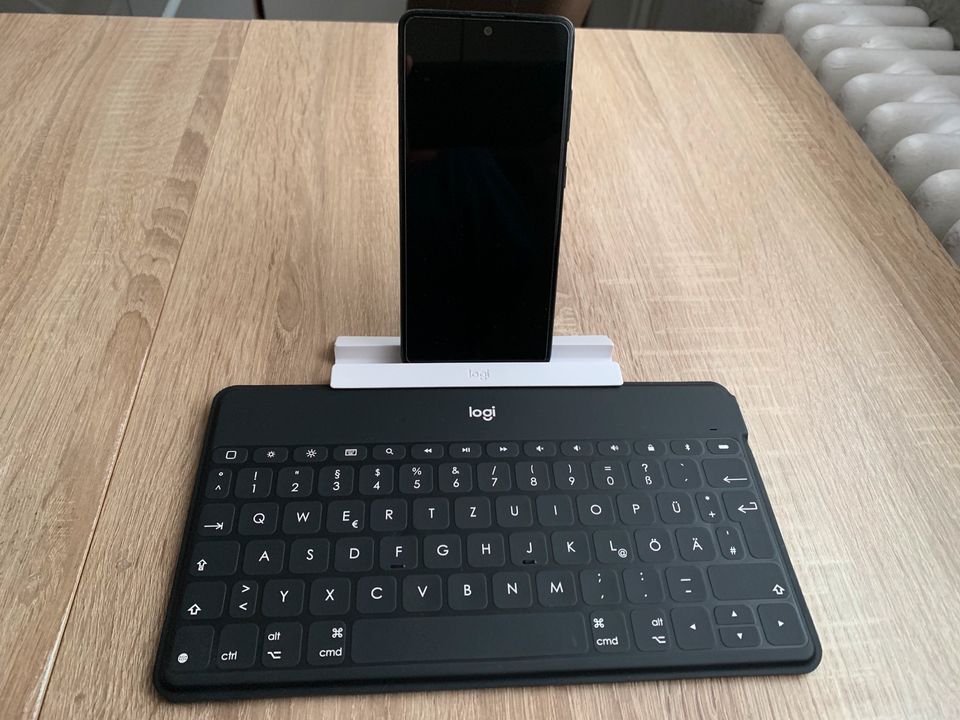 Logitech Keys-to-Go kabellose Tastatur, Bluetooth, Ultraleicht in Mörfelden-Walldorf