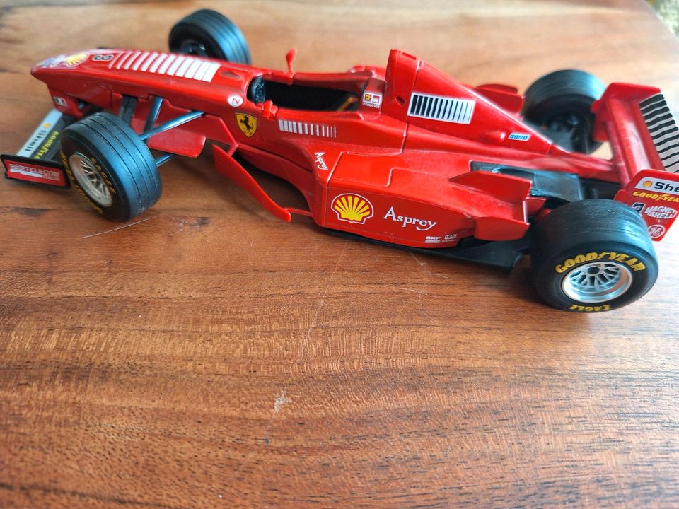 Modellauto Burago Ferrari F300 1/24 in Lilienthal