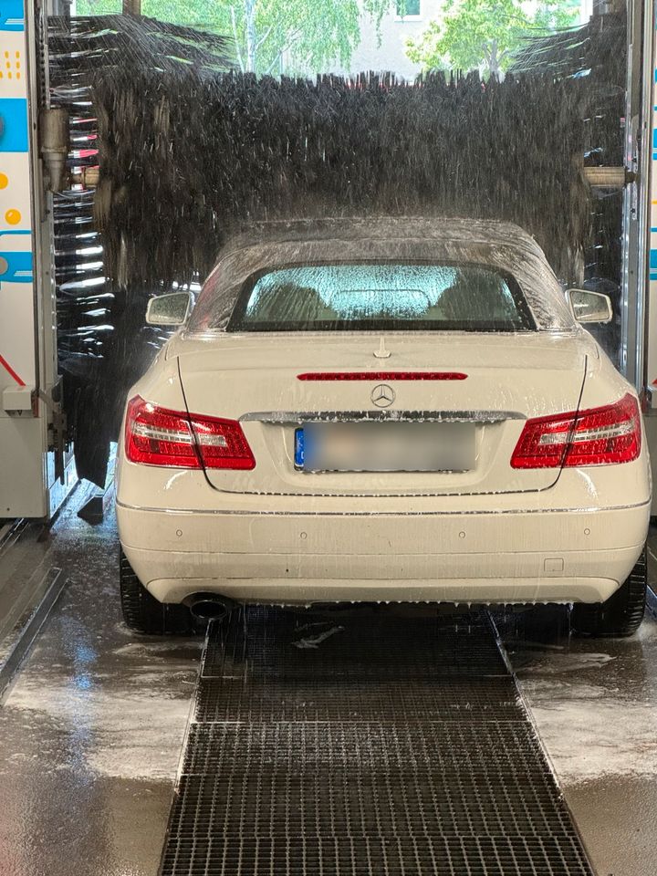 Mercedes e220 Cabrio Aut/Leder in Berlin