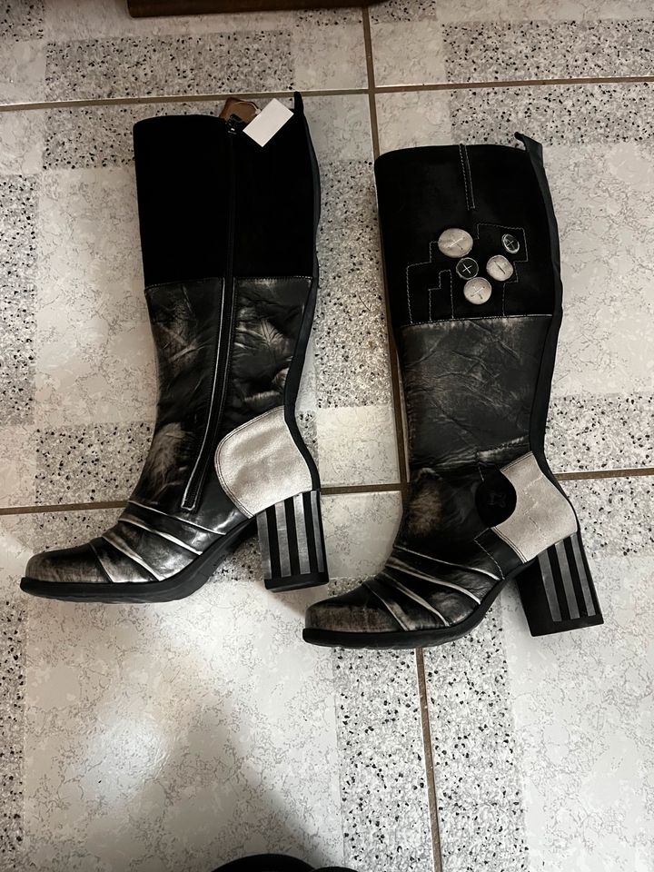 NEU Maciejka Gr. 38 Stiefel Schuhe Designer schwarz grau in Merzig