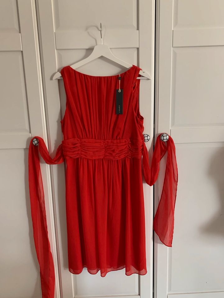 Esprit Sommerkleid Koralle rot in Essenbach