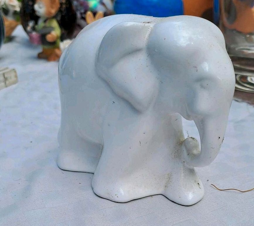 Porzellanfigur Elefant in Geestland