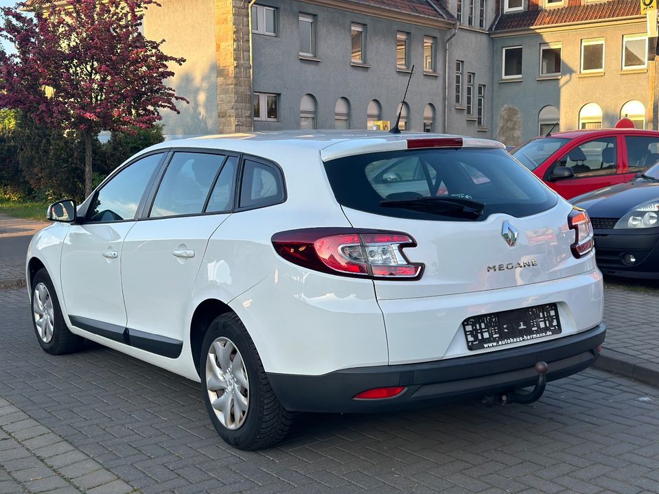 Renault Megane 1.6 Benzin • Euro 5  • Klima • AHK • TÜV 4.25 in Vienenburg