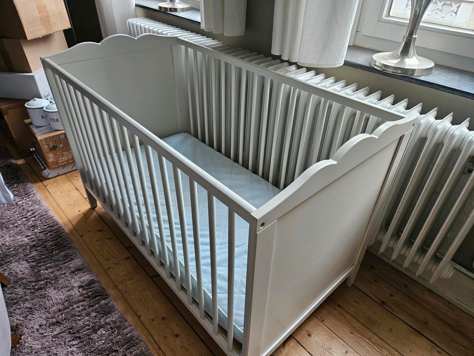 Ikea Babybett Kinderbett Hensvik 120 x 60 in Lage