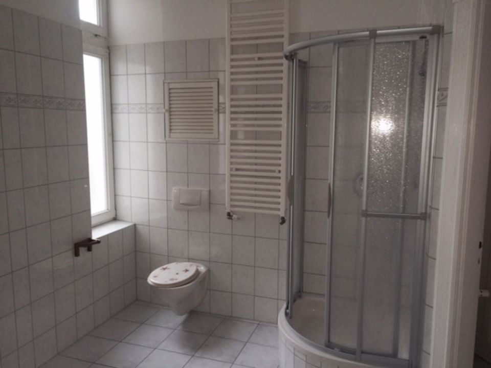 3 Zimmerwohnung - Bahnhofsviertel - Badewanne & Dusche - Einbauküche - Durchgangszimmer in Rostock