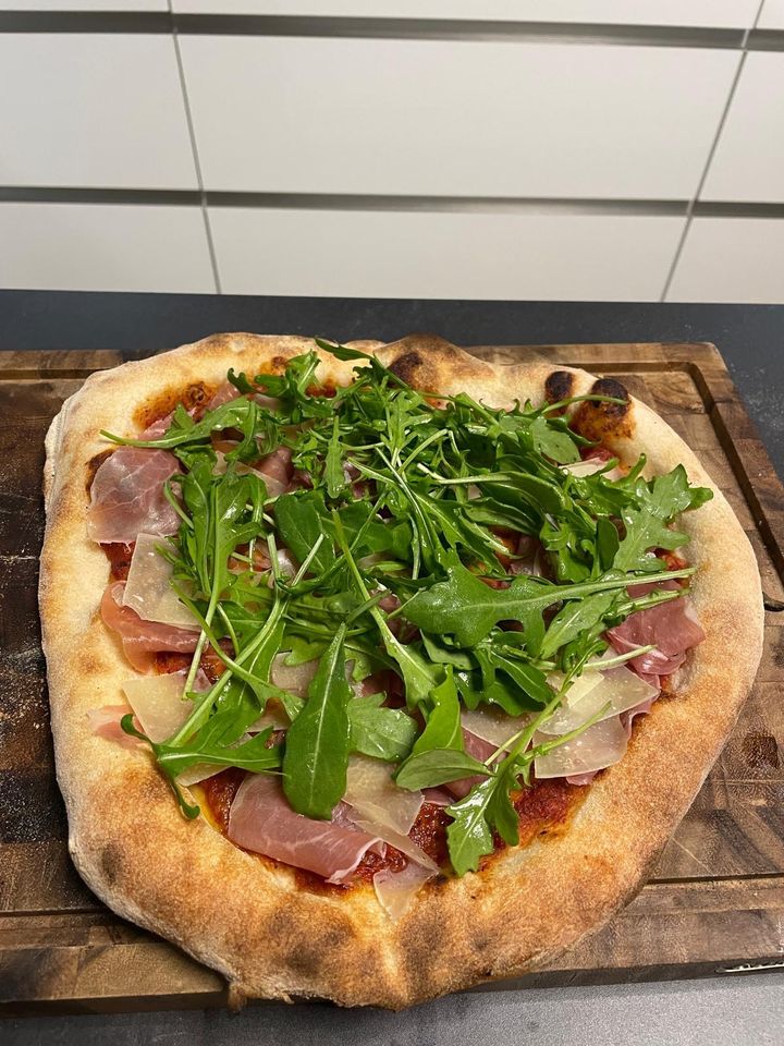 Weber Pizzastein + Pizzahaube für perfekte Pizzen auf dem Grill in Freiburg im Breisgau