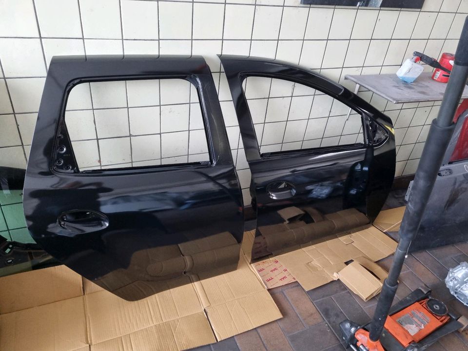 Dacia Duster 2 Tür Türe Kotflügel Schlachtfest Ersatzteile Ausschlachten in Westerwalsede