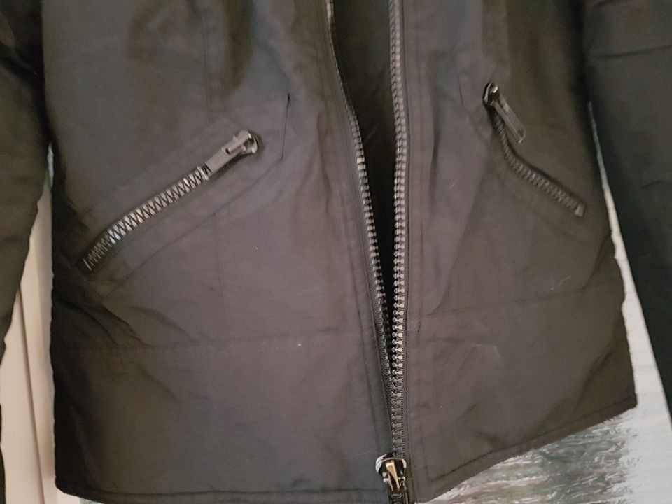 H&M Winterjacke (kurz) Gr. 34 in Ruhland