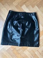 Schwarzer Kunstlederrock von Vero Moda, Größe S, Glanz-Optik Hessen - Offenbach Vorschau
