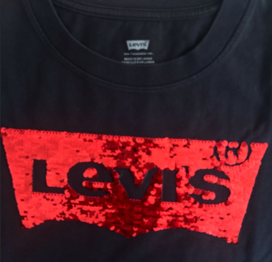 Levi`s T-Shirt Damen schwarz/rot in Mannheim