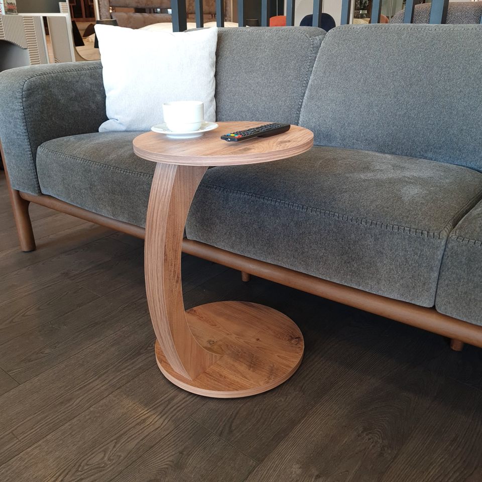 NEU ✅✅ Couchtisch mit Rollen - Kleiner Beistelltisch C Form - stylischer Sofatisch aus Holz in schöner Nussbaum Optik - runder Tisch als Ablagefläche für Couch und Sofa - Bestseller - Topseller in Berlin