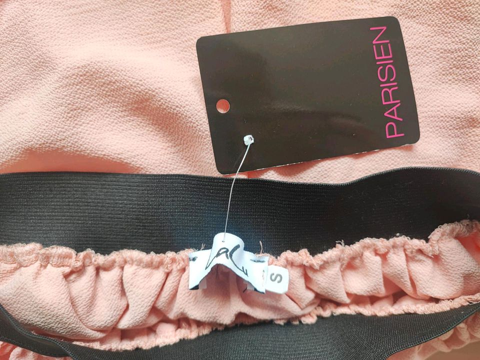 Neu - Rosa / Pink schwarzer Rüschenrock / Rock mit Etikett in Renningen