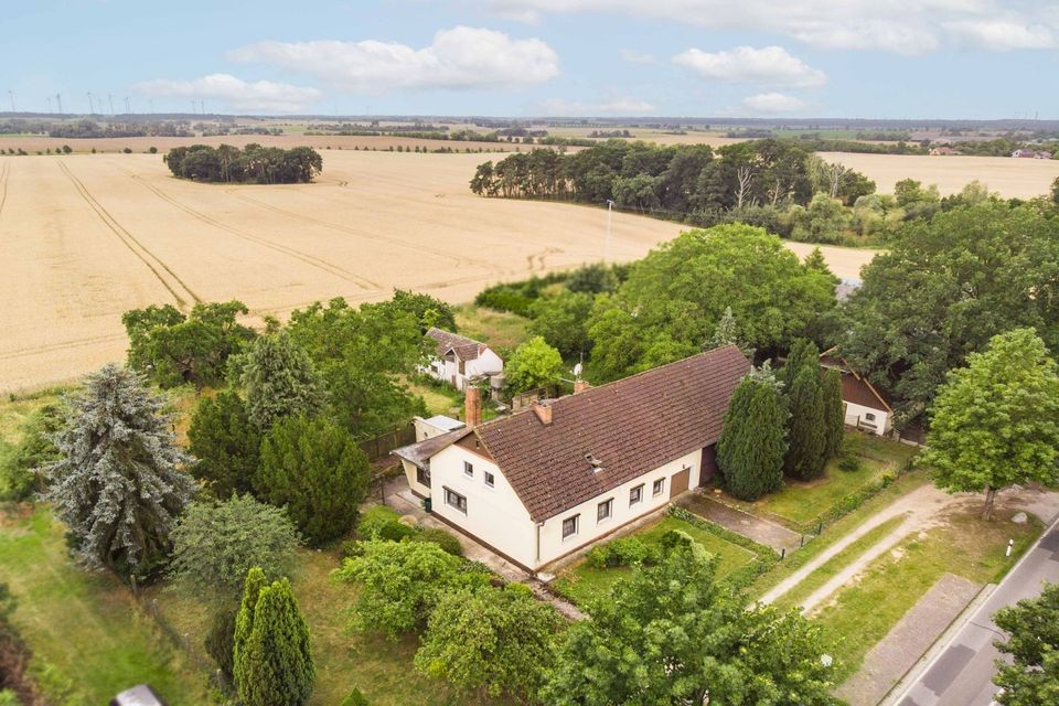 EFH mit großem Garten, Scheune und Stallungen in ruhiger Feldrandlage