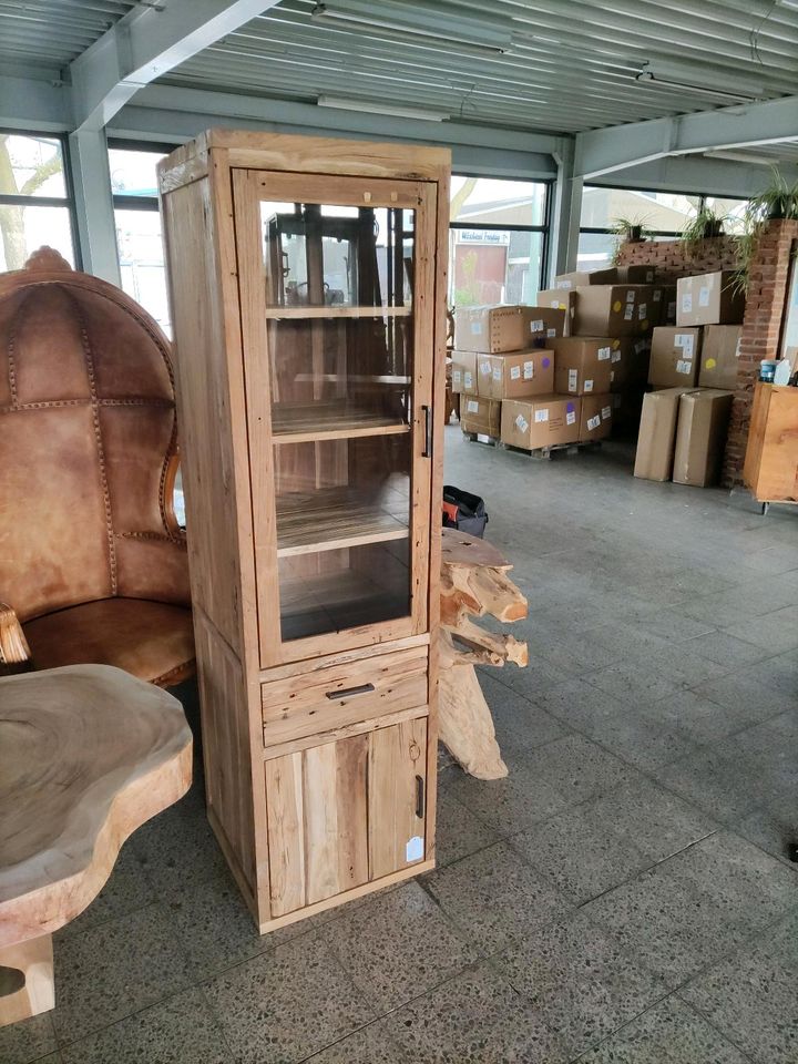 Vitrine Glas Schrank Regal massiv recycelt Teak Holz Altholz in Duisburg