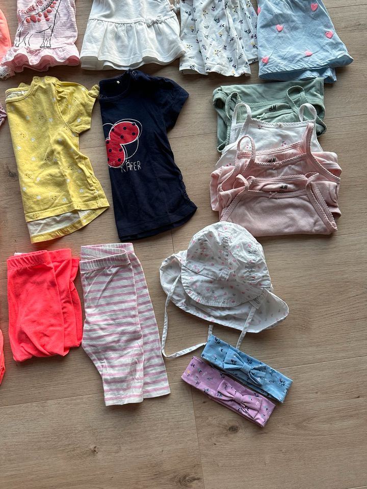 Baby Mädchen Sommer Bekleidung Gr. 74 in Finnentrop