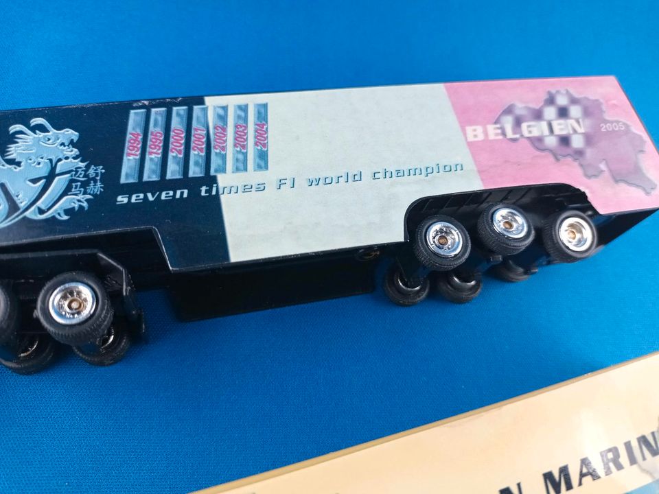 Formel1, vier Trucks,Aufdruck"seven times F1 World Champion" 2005 in Wadgassen