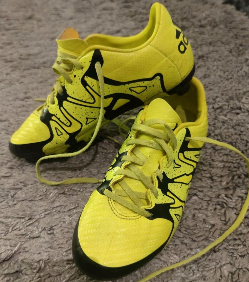 ADIDAS FUSSBALL SCHUHE GR. 33 GELB NEON in Reutlingen